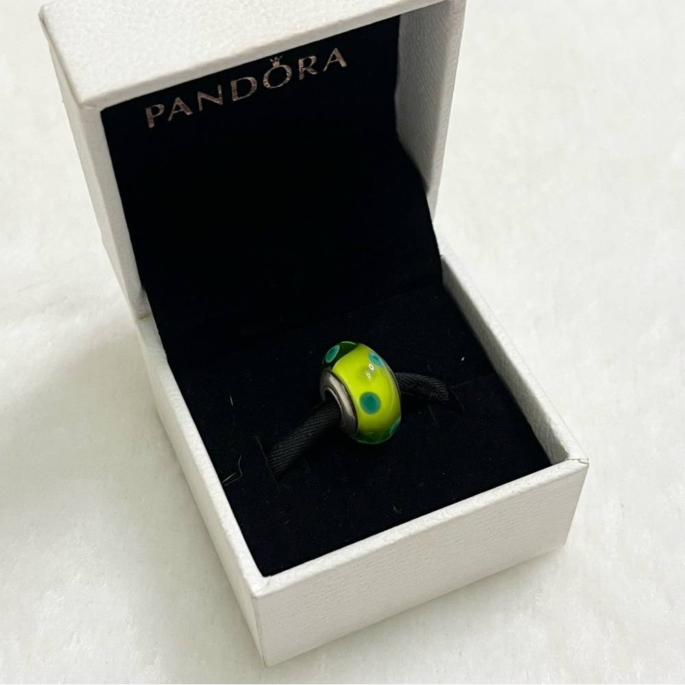 Pandora Green Polka Dot Murano Charm with Box - Picture 3 of 8